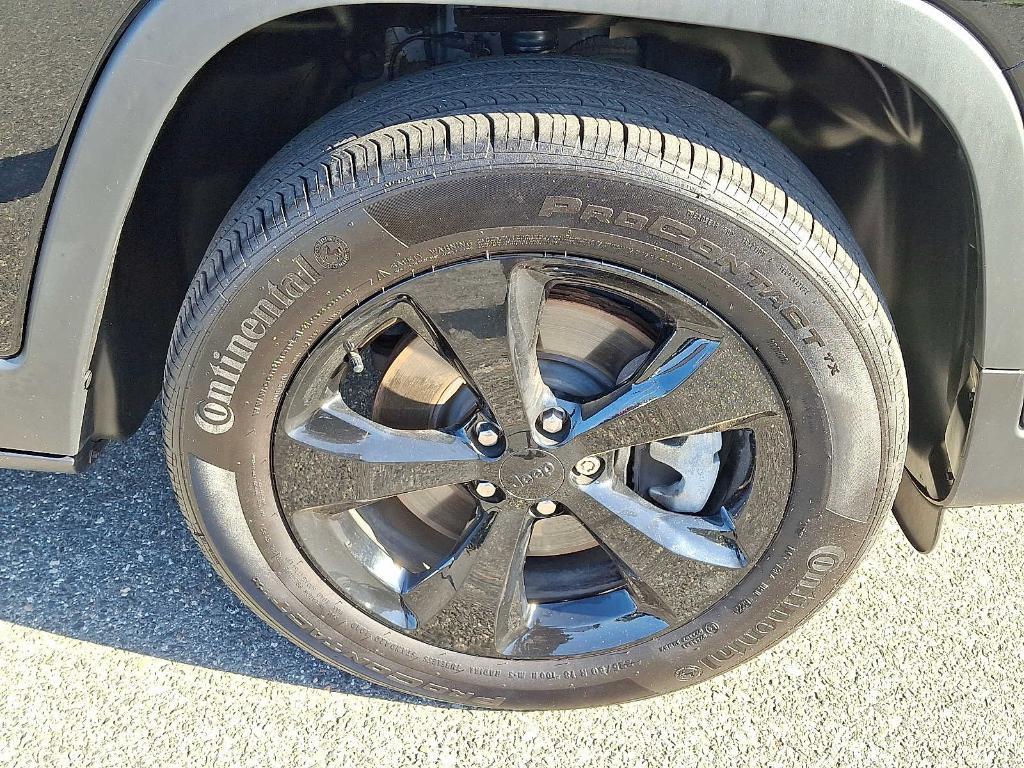 used 2023 Jeep Cherokee car, priced at $24,956