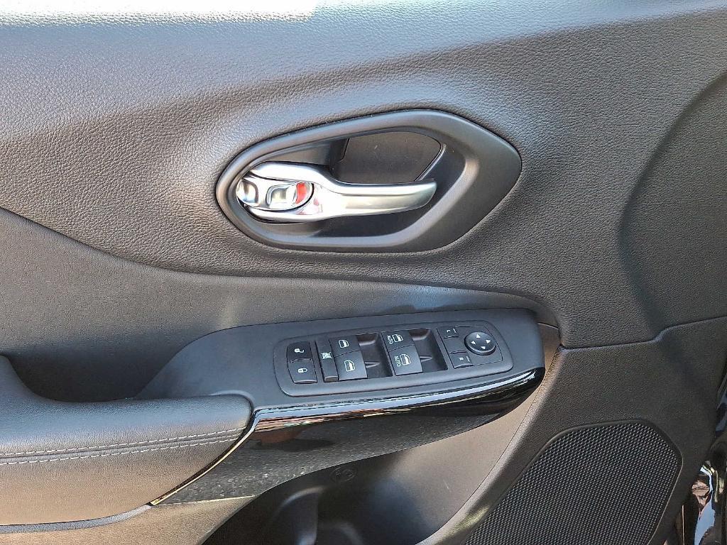used 2023 Jeep Cherokee car, priced at $24,956
