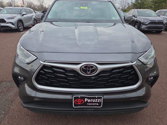 used 2022 Toyota Highlander car, priced at $43,114