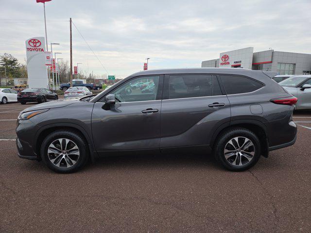 used 2022 Toyota Highlander car, priced at $43,114