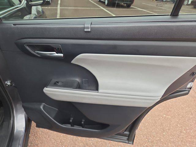 used 2022 Toyota Highlander car, priced at $43,114