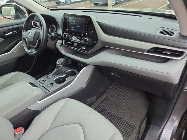 used 2022 Toyota Highlander car, priced at $43,114