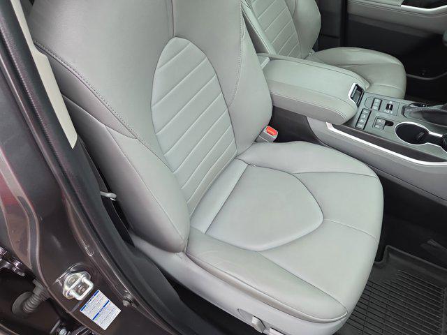 used 2022 Toyota Highlander car, priced at $43,114