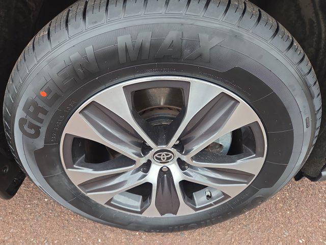 used 2022 Toyota Highlander car, priced at $43,114