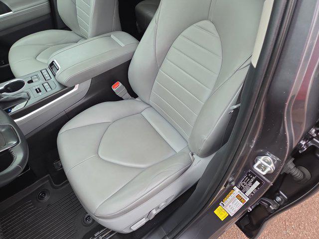 used 2022 Toyota Highlander car, priced at $43,114
