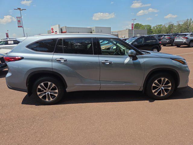 used 2022 Toyota Highlander car, priced at $37,758