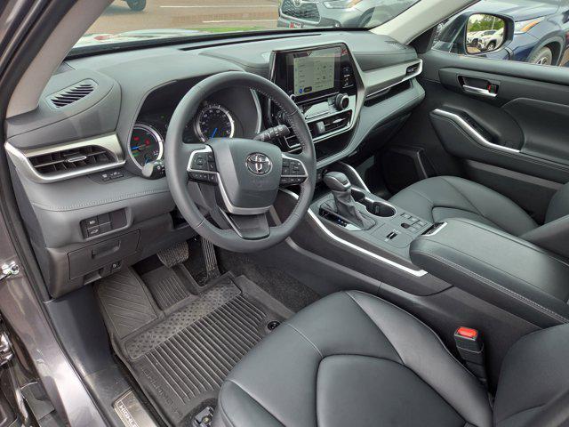 used 2024 Toyota Highlander Hybrid car, priced at $52,000