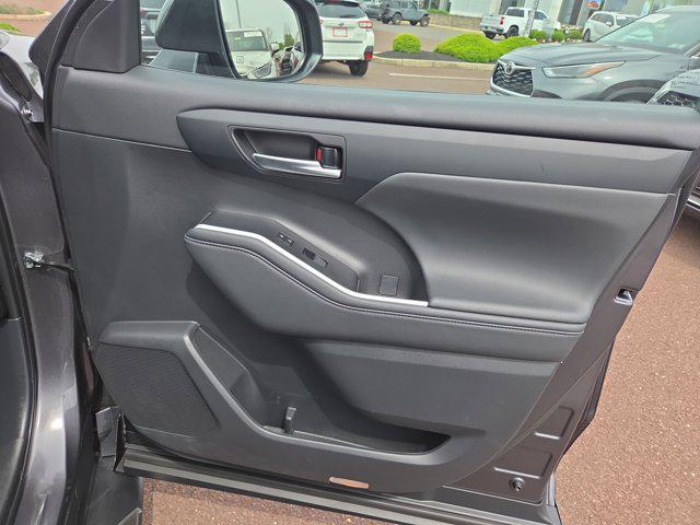 used 2024 Toyota Highlander Hybrid car, priced at $52,000