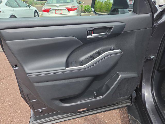used 2024 Toyota Highlander Hybrid car, priced at $52,000