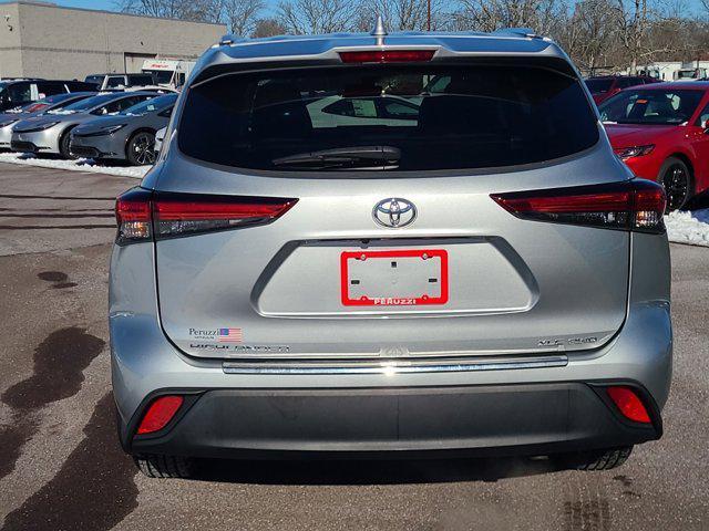 used 2022 Toyota Highlander car, priced at $36,500