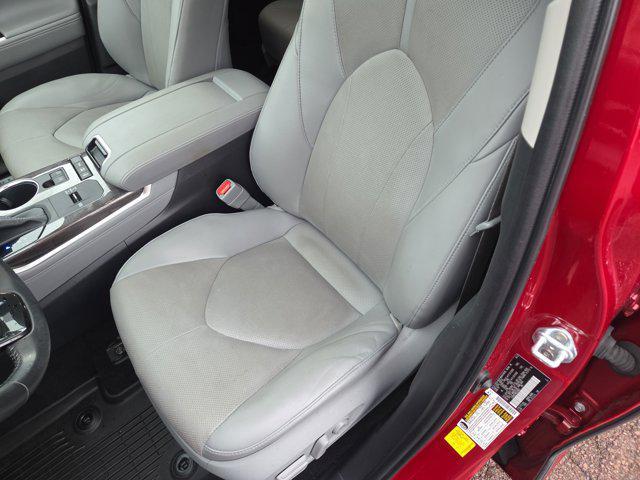 used 2022 Toyota Highlander Hybrid car, priced at $38,500