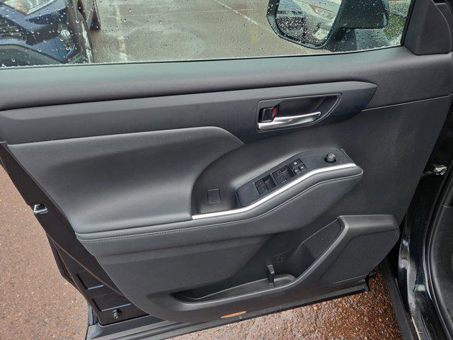 used 2022 Toyota Highlander car, priced at $40,990