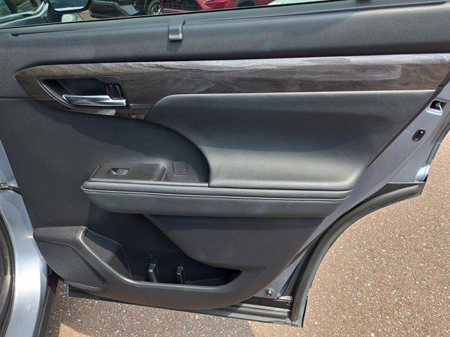 used 2020 Toyota Highlander car, priced at $35,500