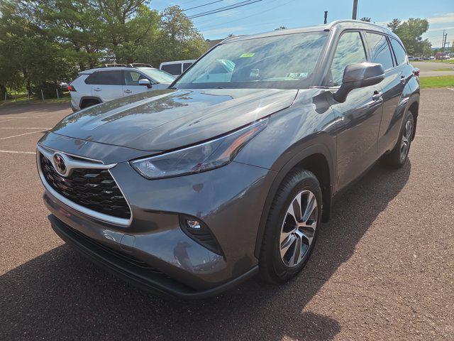 used 2022 Toyota Highlander car, priced at $40,235