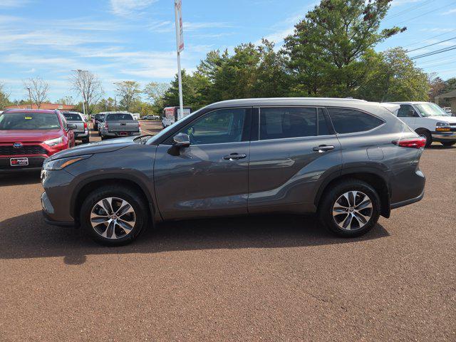 used 2022 Toyota Highlander car, priced at $40,235