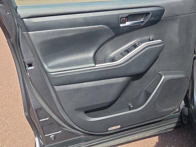 used 2022 Toyota Highlander car, priced at $40,235