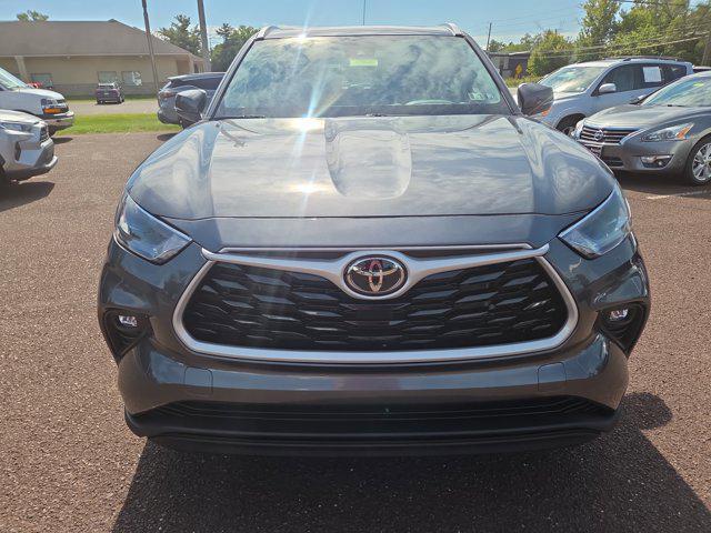 used 2022 Toyota Highlander car, priced at $40,235