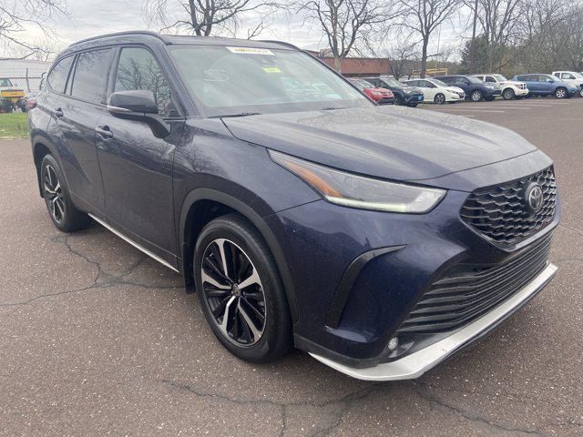 used 2022 Toyota Highlander car, priced at $44,500