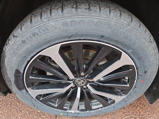 used 2022 Toyota Highlander car, priced at $43,722