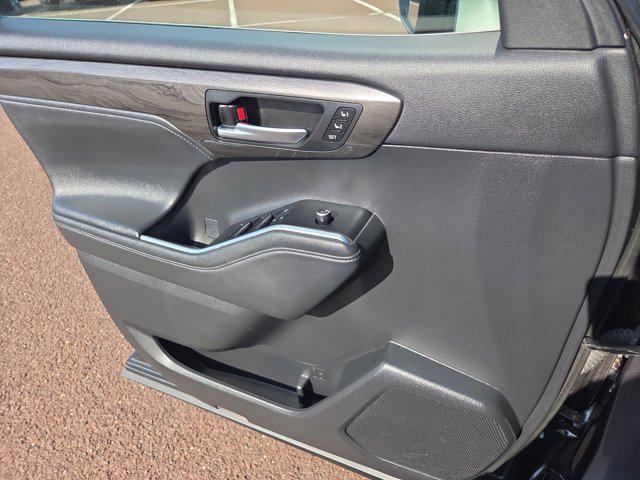 used 2021 Toyota Highlander car, priced at $36,196