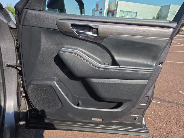 used 2021 Toyota Highlander car, priced at $36,196