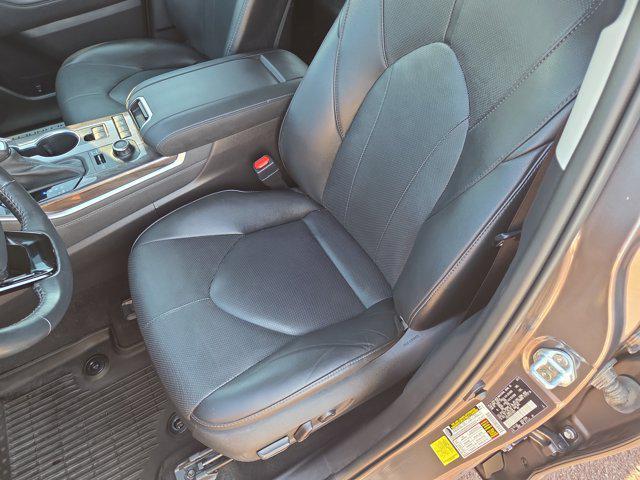 used 2021 Toyota Highlander car, priced at $36,196