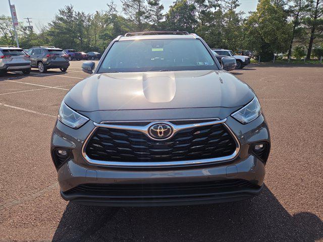 used 2021 Toyota Highlander car, priced at $36,196