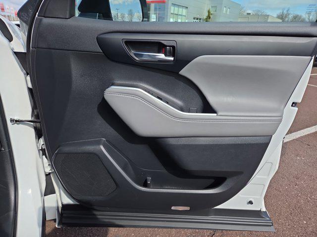 used 2022 Toyota Highlander car, priced at $41,990