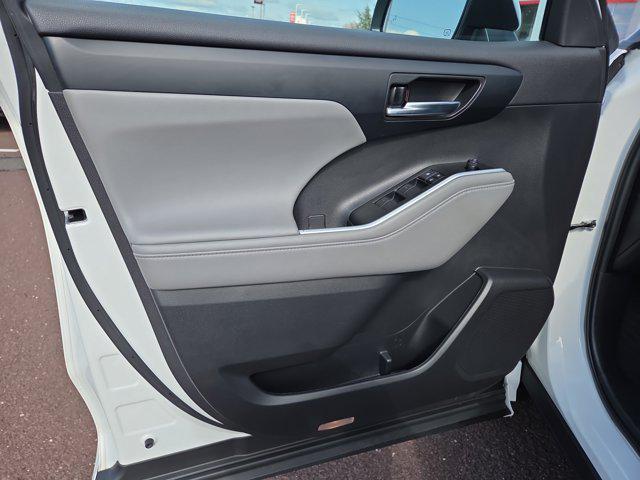 used 2022 Toyota Highlander car, priced at $41,990