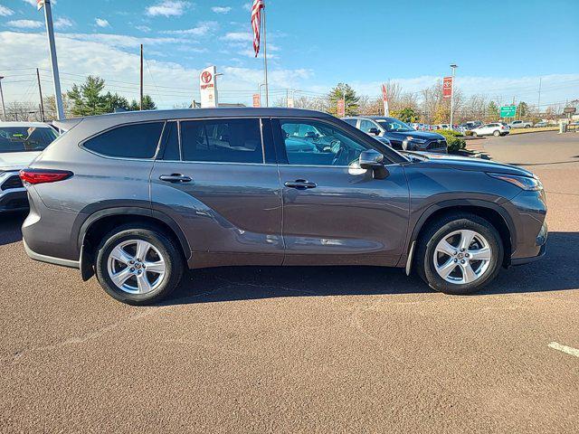 used 2022 Toyota Highlander car, priced at $33,990