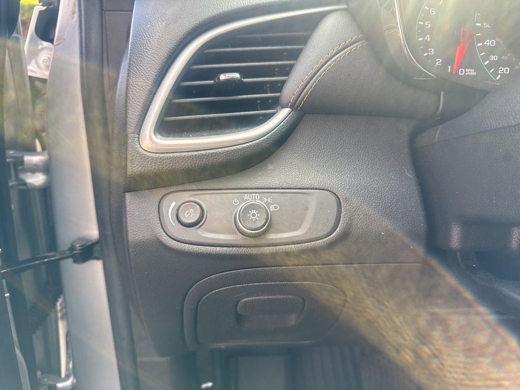 used 2022 Chevrolet Trax car, priced at $18,814