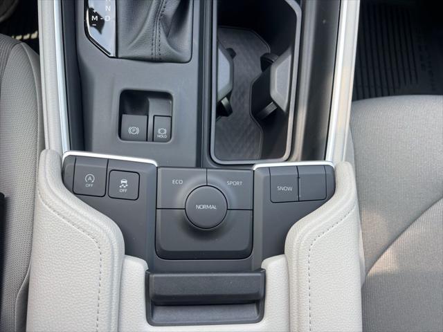 new 2025 Toyota Highlander car, priced at $44,869
