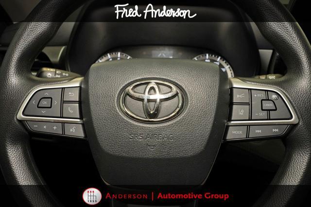used 2022 Toyota Highlander car, priced at $32,100