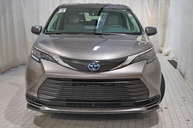 used 2024 Toyota Sienna car, priced at $39,275