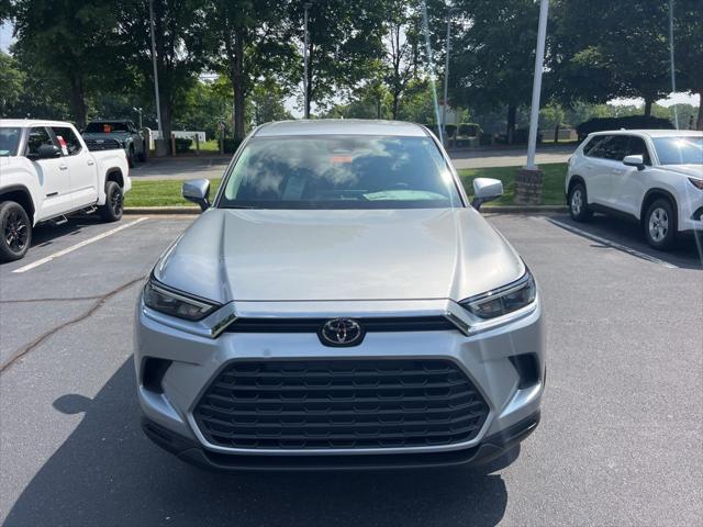 new 2025 Toyota Highlander car, priced at $45,994
