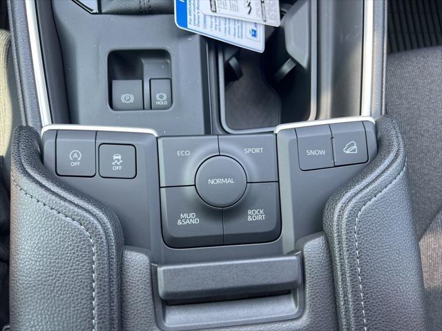new 2025 Toyota Highlander car, priced at $45,994