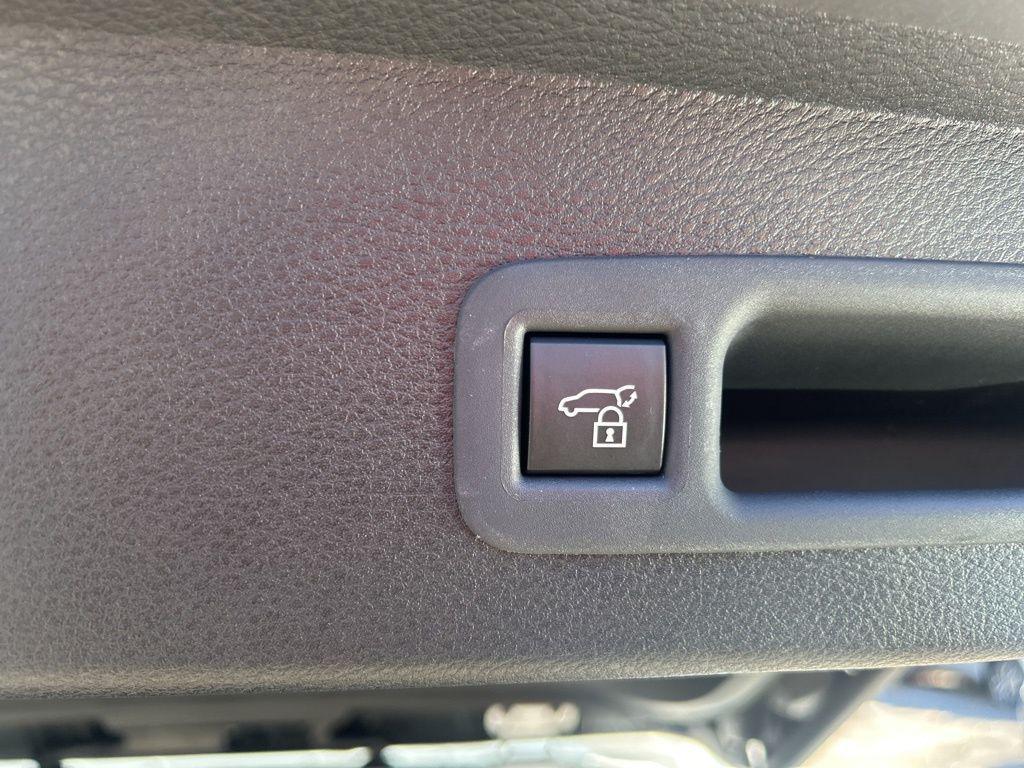 new 2025 Toyota Sienna car, priced at $47,658