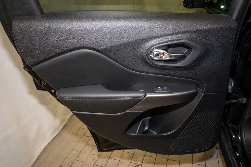 used 2022 Jeep Cherokee car, priced at $20,216