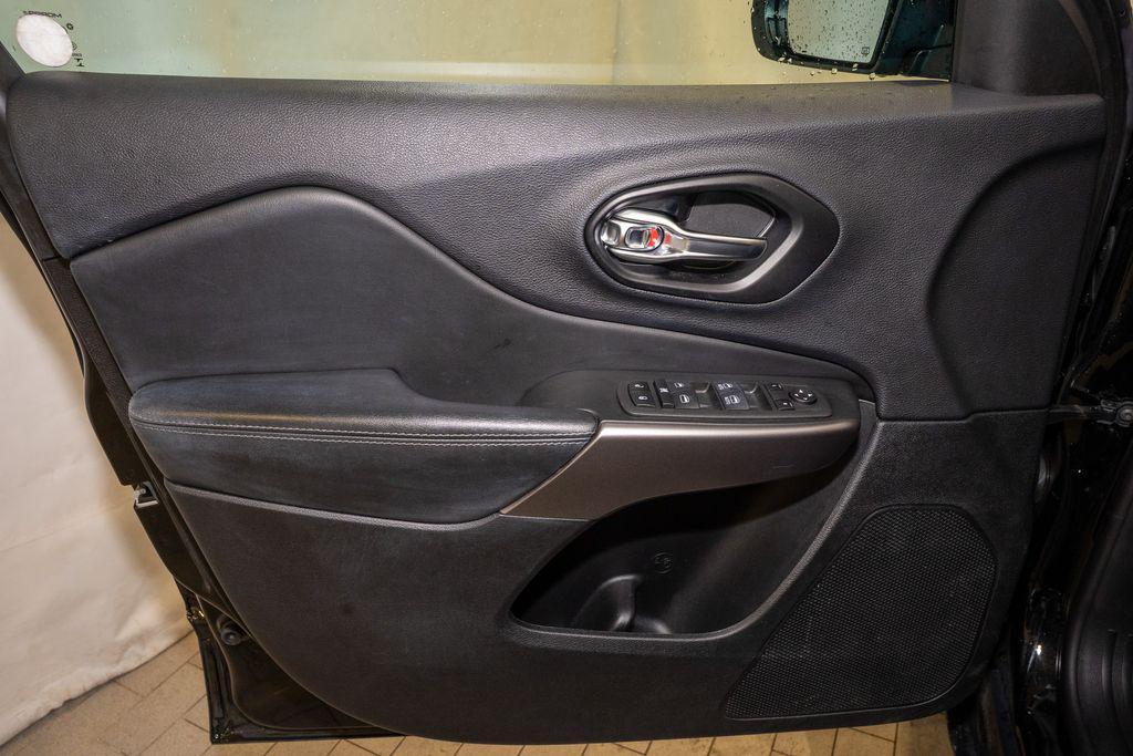 used 2022 Jeep Cherokee car, priced at $20,216