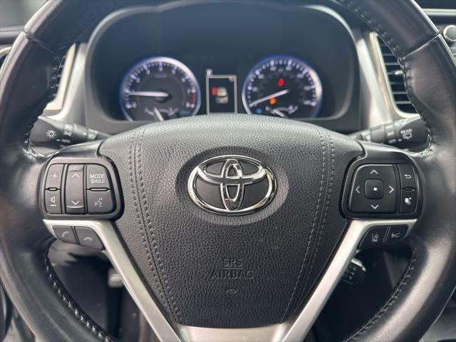 used 2019 Toyota Highlander car, priced at $25,900