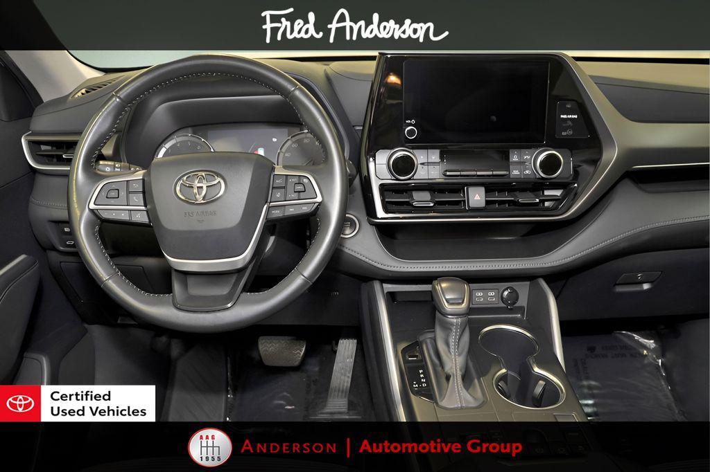 used 2024 Toyota Highlander car, priced at $36,088
