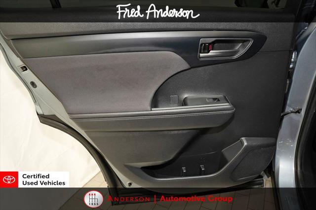 used 2021 Toyota Highlander car, priced at $27,179