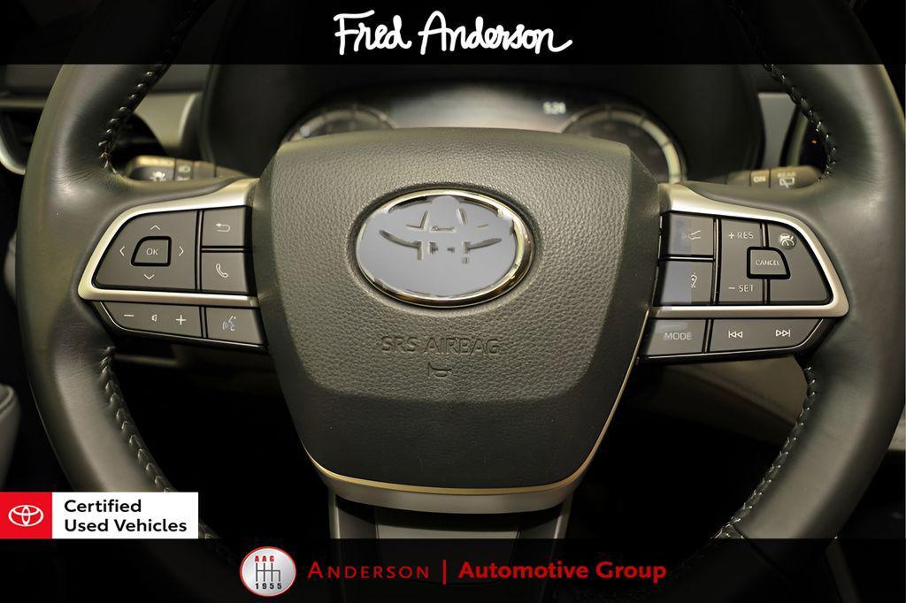 used 2023 Toyota Highlander car, priced at $30,256