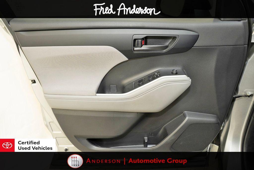 used 2023 Toyota Highlander car, priced at $30,256