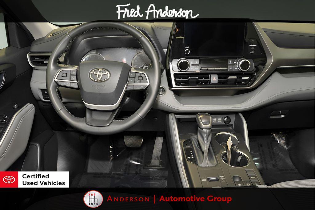 used 2023 Toyota Highlander car, priced at $30,256