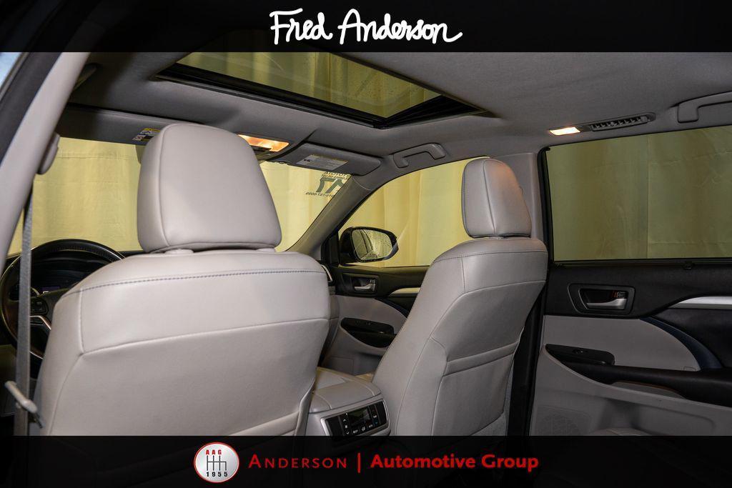 used 2017 Toyota Highlander car, priced at $21,068