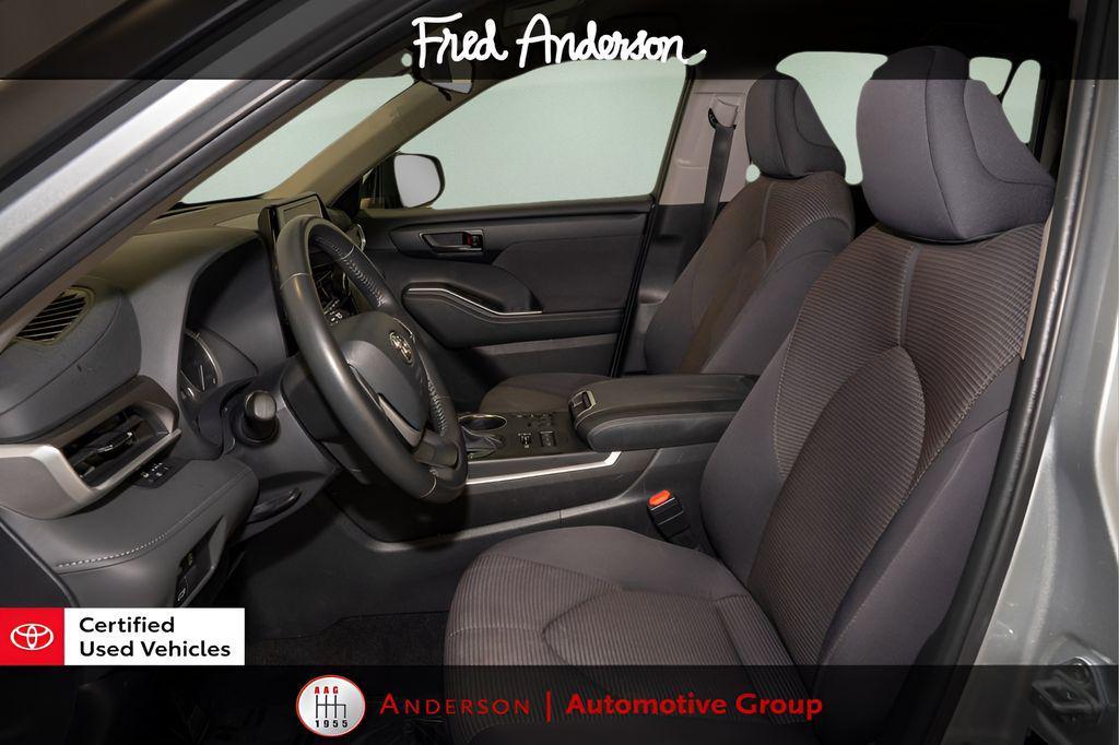 used 2024 Toyota Highlander car, priced at $32,402