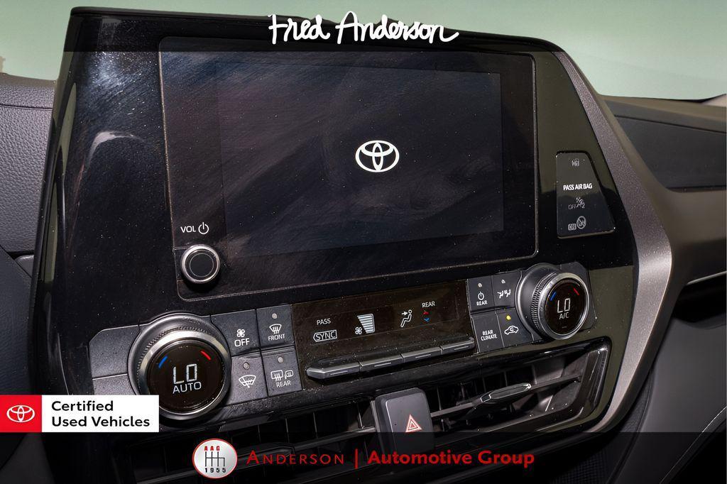 used 2024 Toyota Highlander car, priced at $32,402