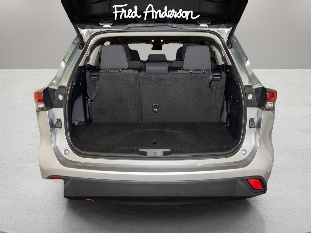 used 2024 Toyota Highlander car, priced at $32,402