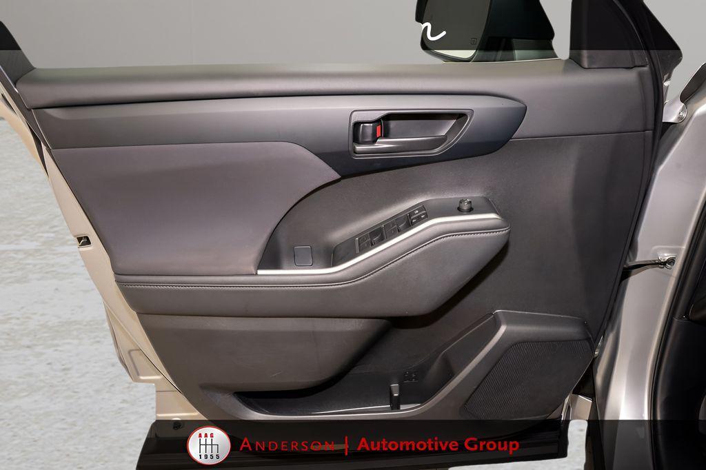 used 2024 Toyota Highlander car, priced at $32,402